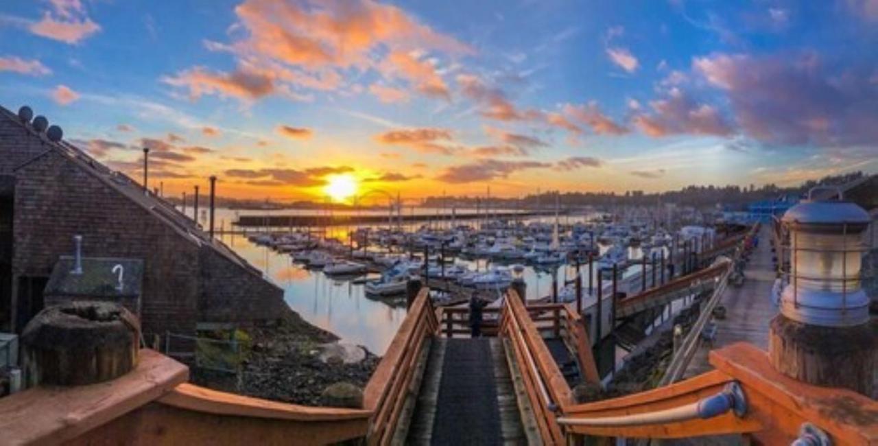 Embarcadero Resort Newport Bagian luar foto